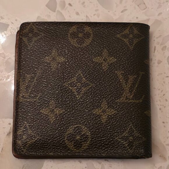 Authentic Louis Vuitton Men's Wallet - Picture 2 of 15